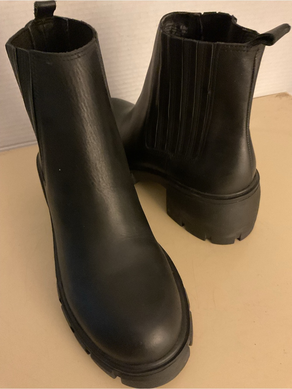 Steve Madden women Black leather Chunky Chelsea Lug Ankle Boots US 8.5